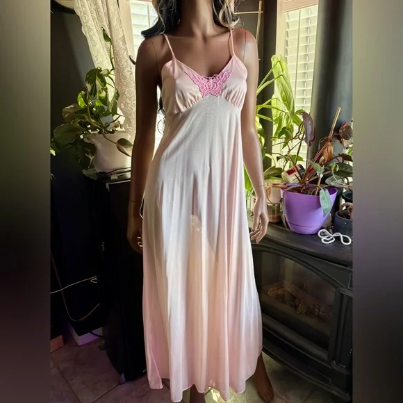 Vintage 1970s Lov’Lee Light Pink Nightgown with Crochet Butterfly (S) - Picture 1 of 13